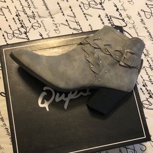 Qupid Women’s shoes, Gray. Multiple Sizes and brand new